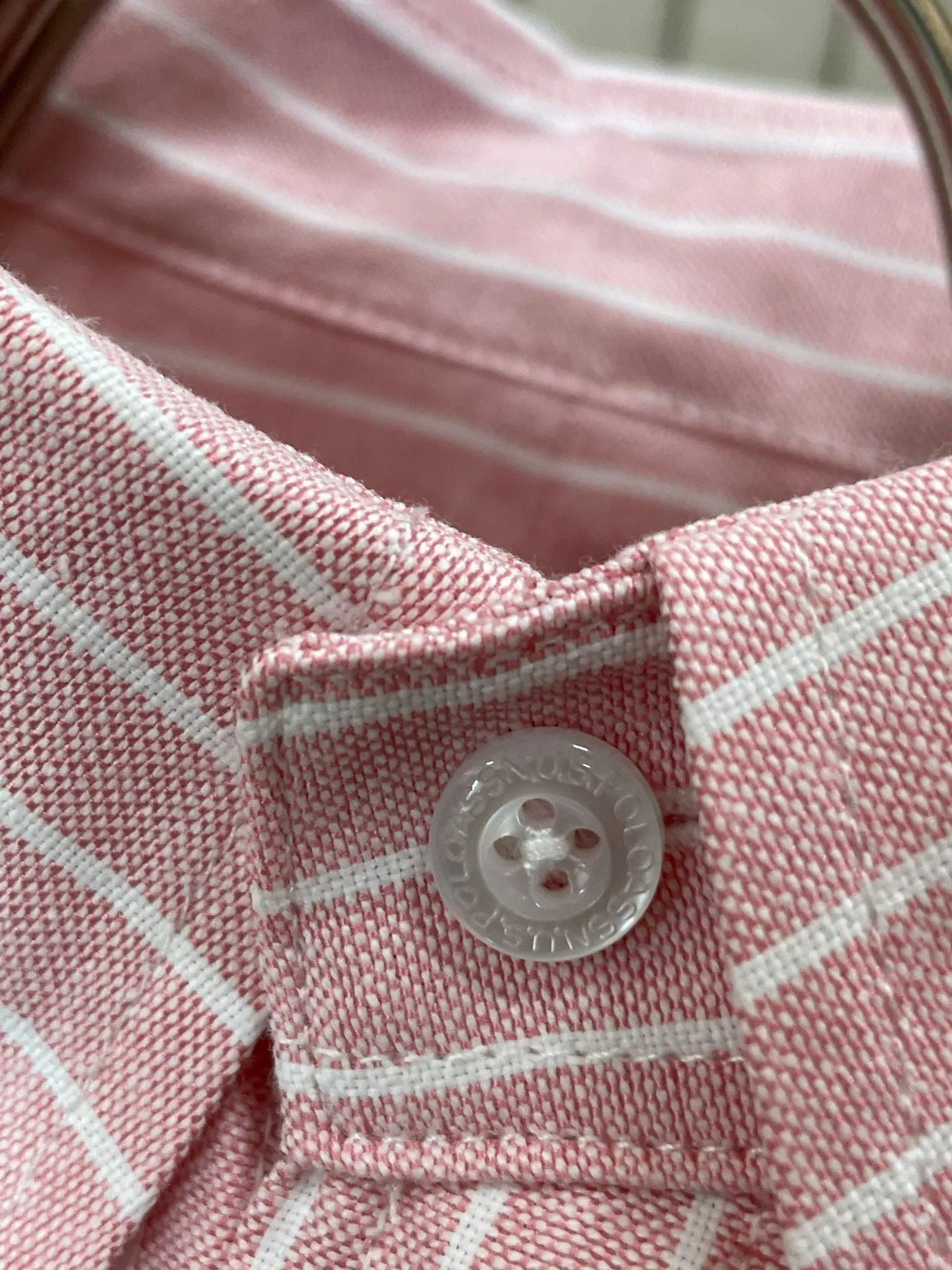 P220 🌸🌸🌸 POLO Ralph Lauren [High Quality] Classic shirt! The classic casual shirt made of pure cotton Oxford cloth has a unique design. It has a simple, clean and classic silhouette design. It is a versatile style that can be switched at will. The fabric feels soft and delicate, highly breathable, and is close to the skin and comfortable to wear. It can be worn alone as an inner layer. Its versatile performance is beyond your imagination! The upper body of the ready-to-wear is simple and classic yet elegant! Size:M-XXL